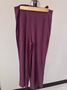 Women’s Wide-Leg Active Pants in Sangria